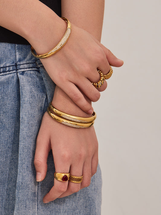 Gold Pavé Bangle- اسوارة جولدبيف