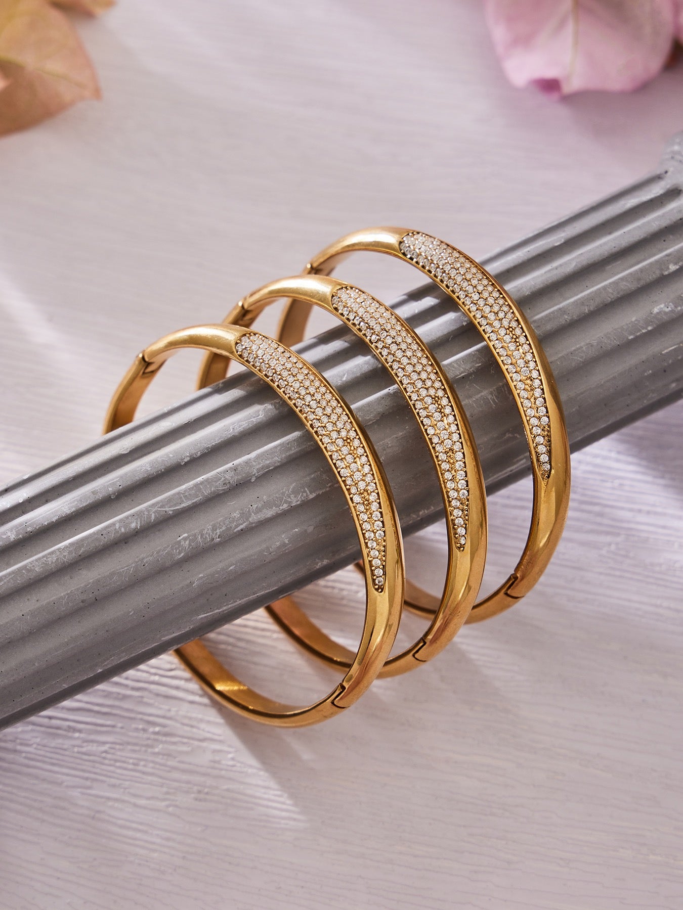 Gold Pavé Bangle- اسوارة جولدبيف