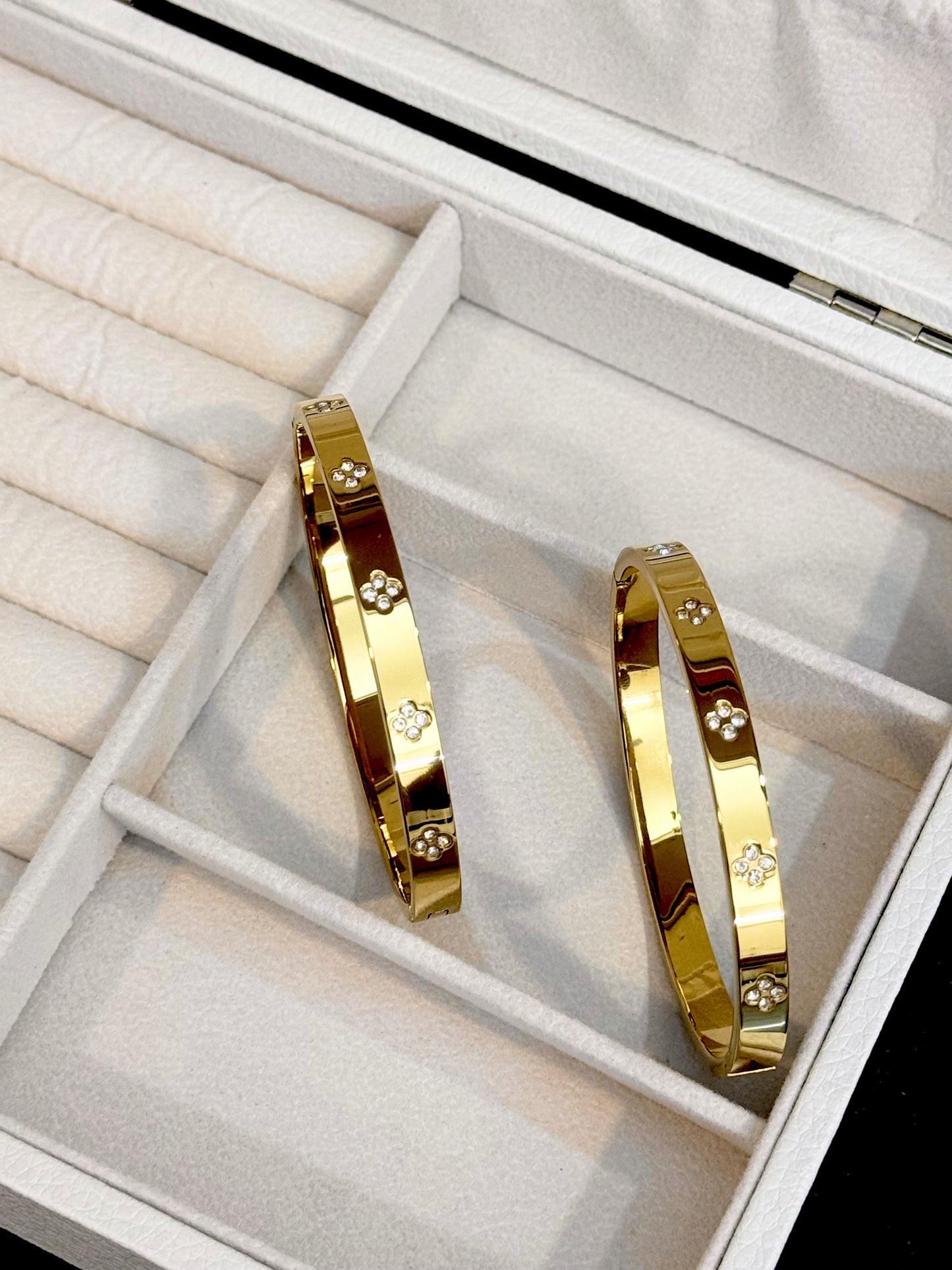 سوار كلوفر- Clover Bangle
