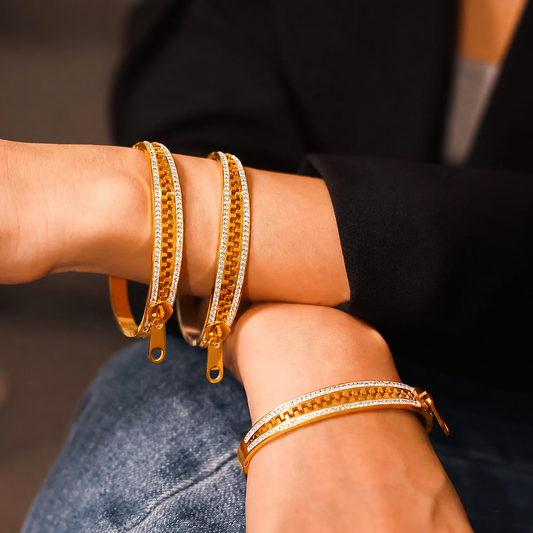 Zipline Bangle- اسوارة السحاب