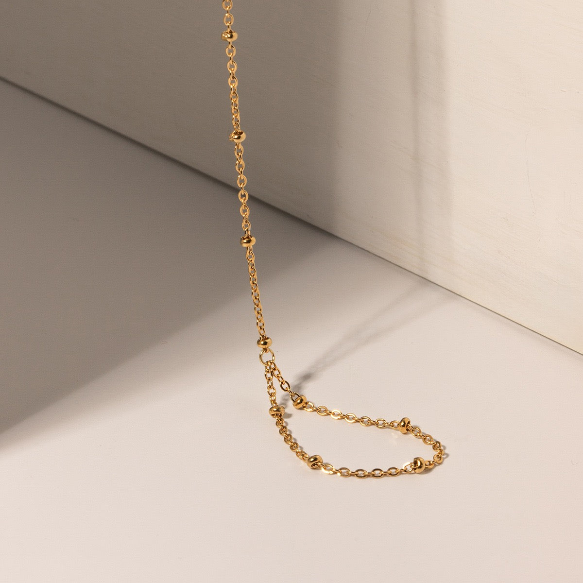 شباحية سيلينا-Selena Hand Chain