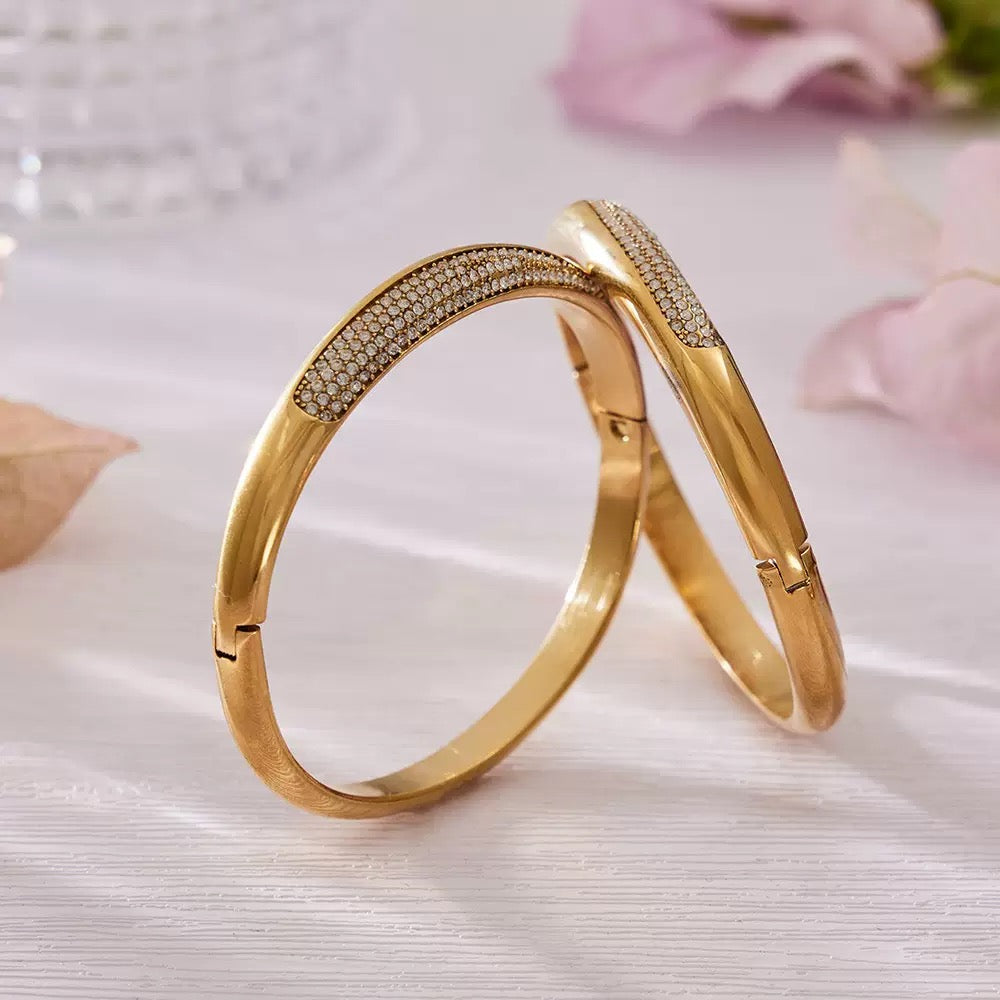 Gold Pavé Bangle- اسوارة جولدبيف