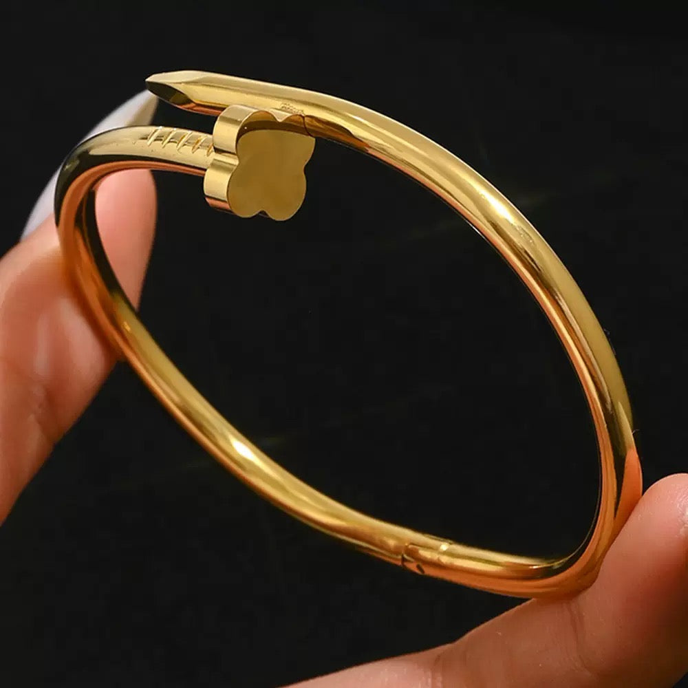 سوار المسمار-  Nail Bracelet