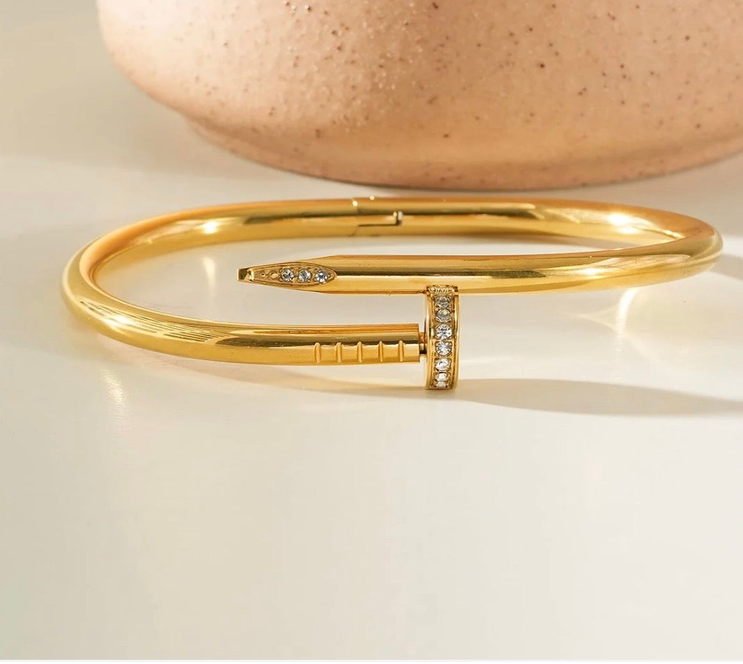 سوار المسمار-  Nail Bracelet