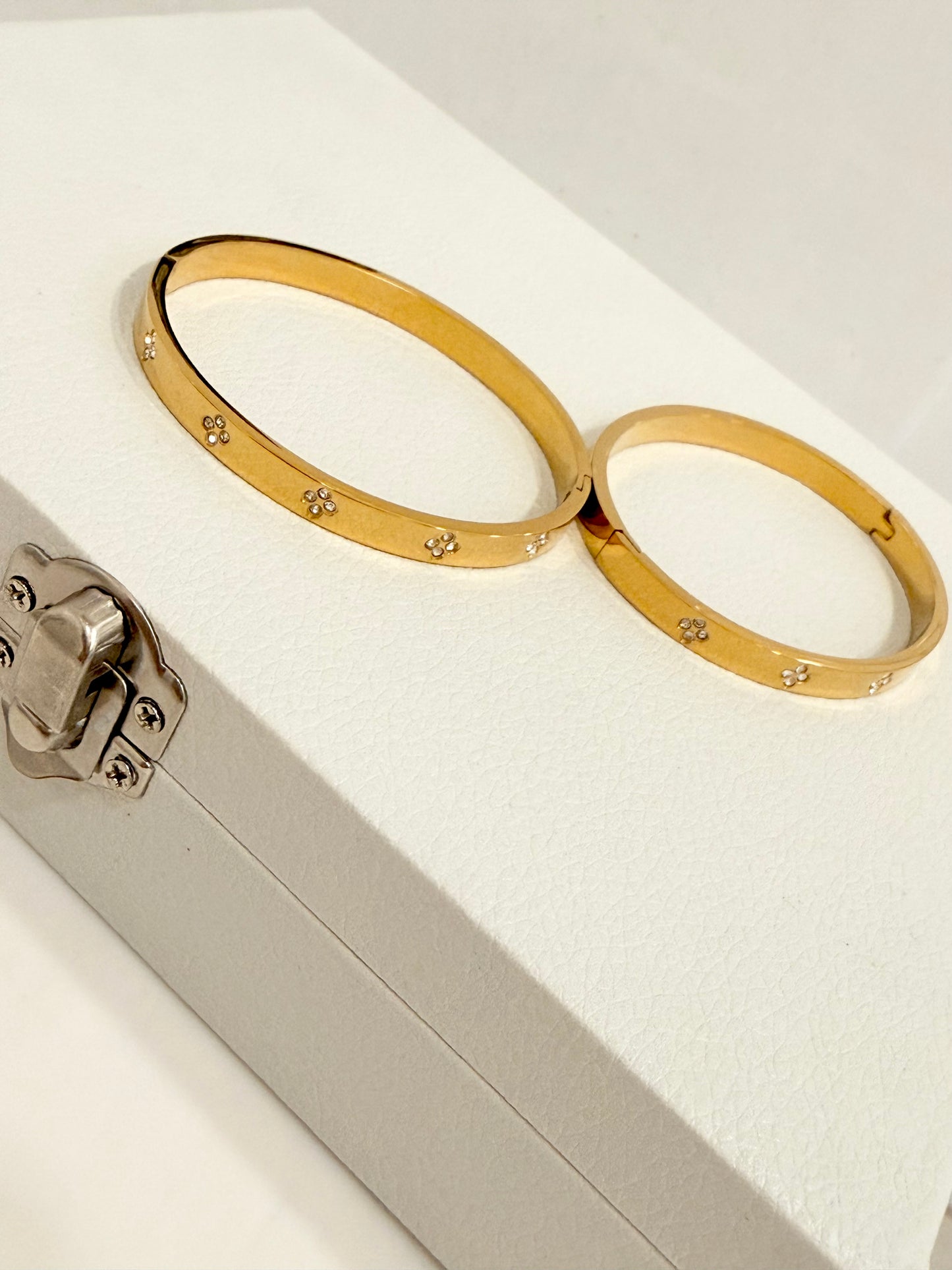 سوار كلوفر- Clover Bangle