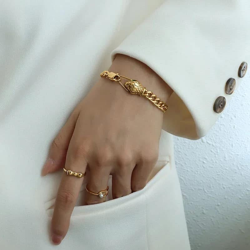 Cobra Luxe Bracelet -سوار كوبرا لوكس بتصميم رأس الأفعى