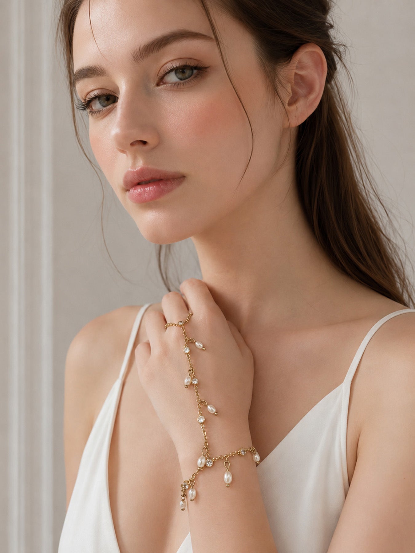 Serena Hand Chain-شباحية سيرينا